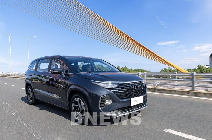 Hyundai Custin có 3 phiên bản, giá bán từ 850 triệu đến 999 triệu đồng. Ảnh: Văn Xuyên/BNEWS/TTXVN