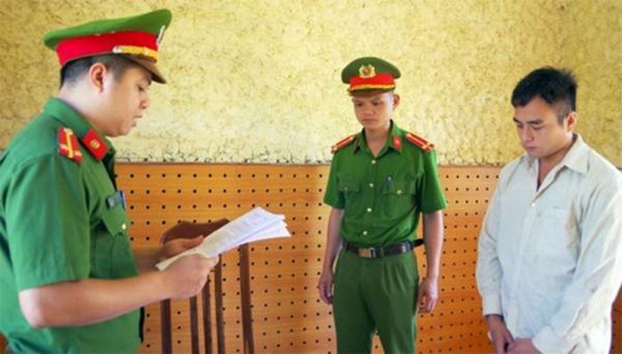 Cơ quan điều tra tống đạt quyết định khởi tố Hoàng Văn Nình về tội “Giết người”