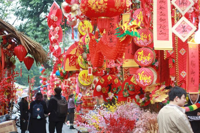 Dường như ai cũng hối hả, vội vã chuẩn bị cho một năm mới đủ đầy, hạnh phúc
