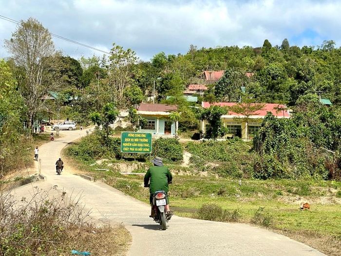 Một góc khang trang của trung tâm xã Hà Đông. Ảnh: Lam Nguyên