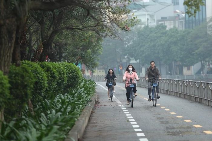 Người dân trải nghiệm tuyến đường. Nguồn: VGP.