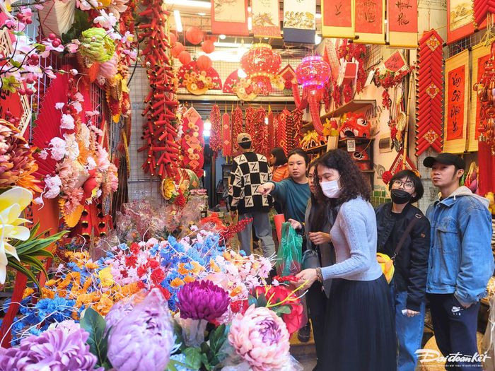 Ai cũng hối hả chọn cho mình những món đồ trang trí Tết đẹp, phù hợp nhất để đón Tết Nguyên đán Giáp Thìn 2024.