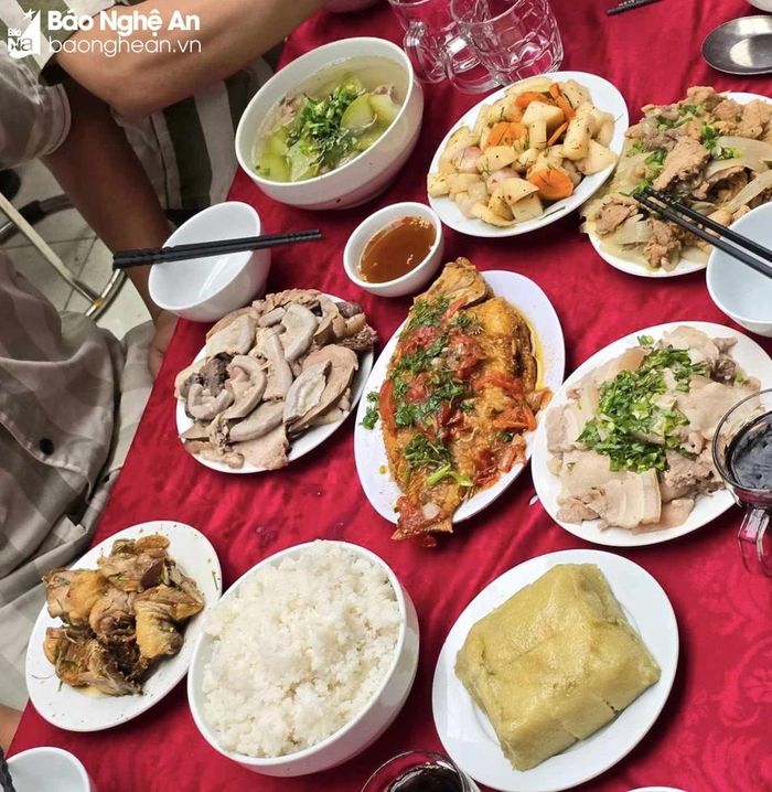  Bữa ăn tất niên có tiêu chuẩn gấp 5 lần bữa ăn ngày thường. Ảnh: Xuân Hạnh 