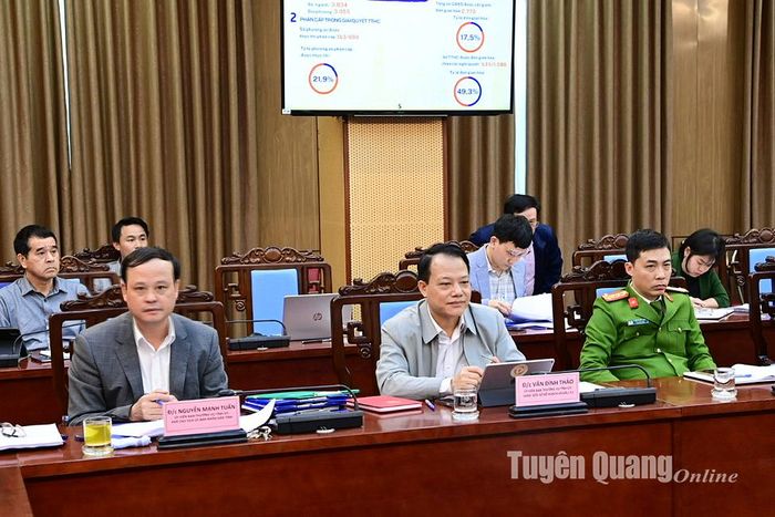 Phó Chủ tịch UBND tỉnh Nguyễn Mạnh Tuấn và lãnh đạo các sở, ngành dự hội nghị. Ảnh: Việt Hòa