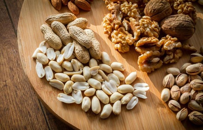 Hạnh nhân, quả óc chó, hạt hướng dương… là những thực phẩm tuyệt vời cho làn da khỏe mạnh.