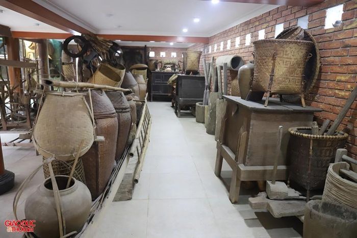 Ông Vi Văn Phúc sinh ra và lớn lên ở xã biên giới Môn Sơn (huyện Con Cuông) vùng đất có bề dày lịch sử, văn hóa Thái. (Ảnh: Phạm Tâm)