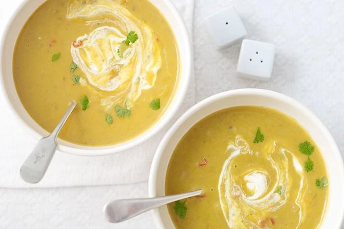 Món súp này được bổ sung nhiều rau theo mùa, đảm bảo cả gia đình đều có đủ vitamin và khoáng chất cần thiết. Vì rau đang vào mùa nên chúng thậm chí có thể được trồng tại nhà trong những tháng lạnh và mưa. Công thức nấu ăn này sẽ giúp bạn tiết kiệm được kha khá ngân sách.
