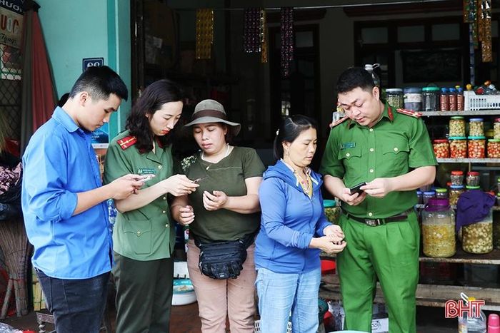 Hà Tĩnh là một trong 4 địa phương đầu tiên trên cả nước hoàn thành chỉ tiêu kích hoạt tài khoản định danh điện tử.