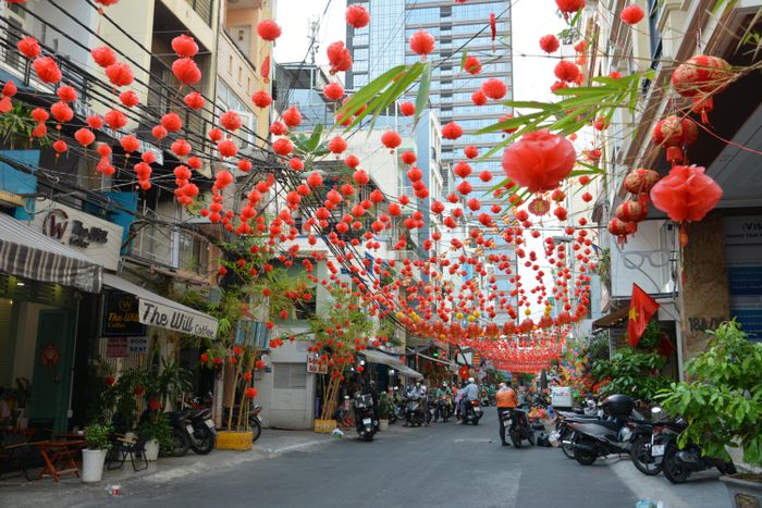 Trang trí Tết trong những con hẻm đã trở thành một nét đặc trưng văn hóa riêng của người Sài Gòn 