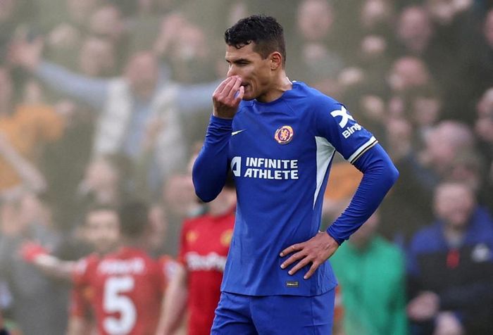 Chelsea thua đậm vì hàng thủ hớ hênh