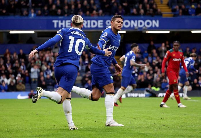 Cuối trận, Thiago Silva rút ngắn cách biệt xuống còn 2-4