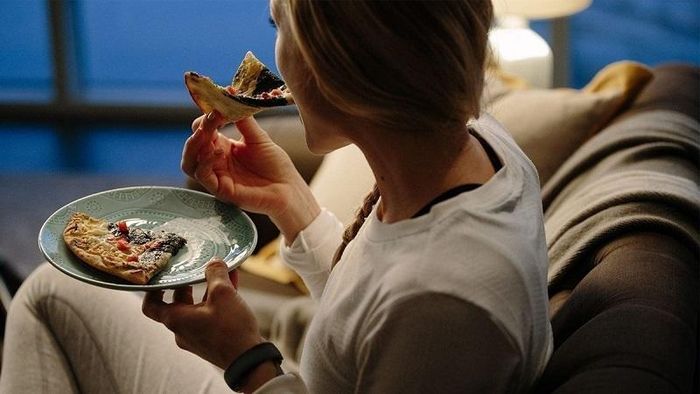 Từ bỏ thói quen ăn muộn và ăn đêm