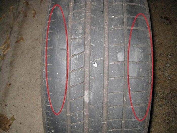 Lốp xe bào mòn không đều là dấu hiệu cần thay. (Ảnh minh họa)