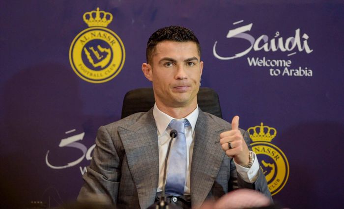 Ronaldo vẫn nuôi hy vọng dự EURO 2024 cùng tuyển Bồ Đào Nha. Thậm chí, nhiều người hâm mộ còn tin rằng nếu thể hiện phong độ cao tại ngày hội bóng đá ở Đức hè này, CR7 vẫn có thể đua Quả bóng Vàng.