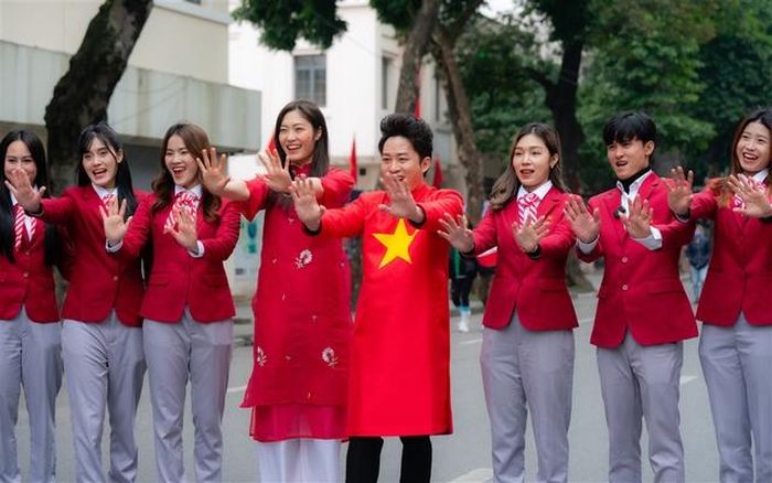Tùng Dương và các vận động viên thể thao Việt Nam trong một cảnh quay. Ảnh: Cao Tiên Sinh