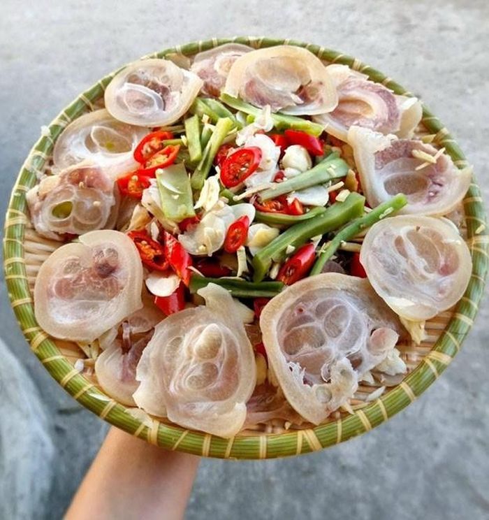 Rau tiến vua ngâm vó bò là một món ăn nổi tiếng của người dân xứ Nghệ. Ảnh minh họa