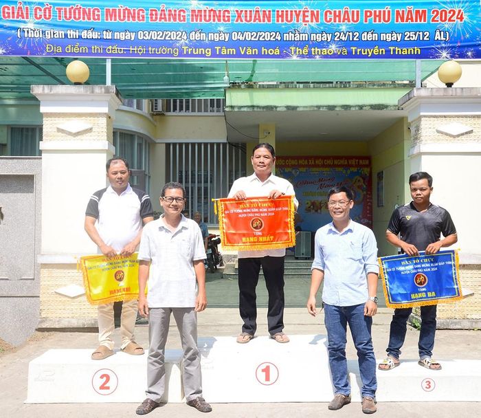 Trao giải cho các kỳ thủ
