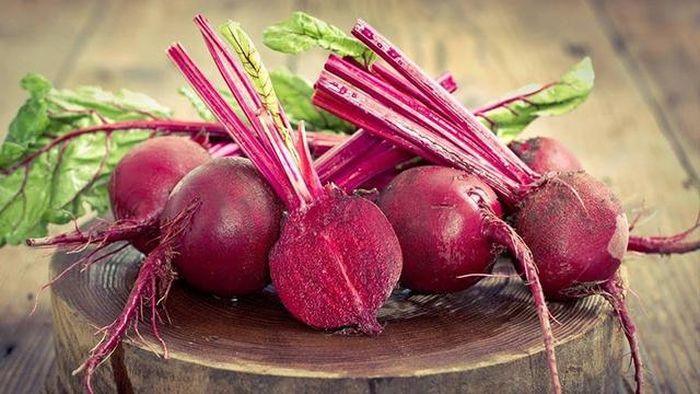 Củ dền được nhiều người biết đến như một loại thuốc từ thiên nhiên có nhiều lợi ích sức khỏe.