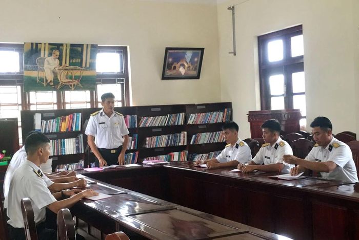 Một buổi sinh hoạt đảng của Chi bộ Cụm chiến đấu số 2.