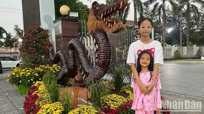 Người dân rất thích đến tham quan, chụp ảnh.