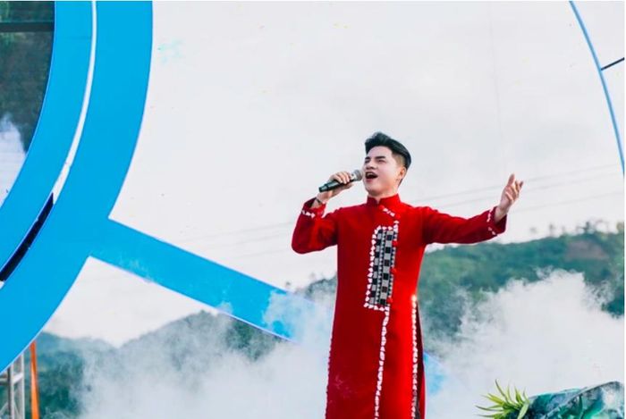 Sao Mai La Hoàng Quý trong MV "Vấn vương chợ tình". Ảnh: vtv