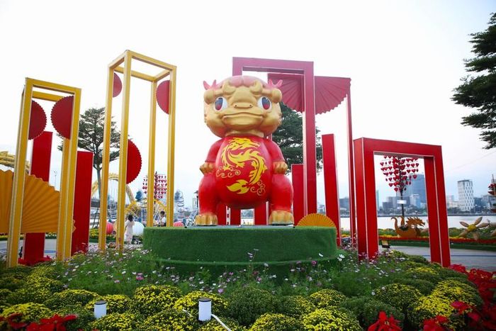 Một linh vật rồng được tạo hình ngộ nghĩnh.