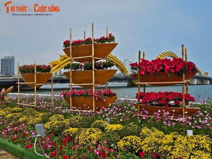 Theo kế hoạch, đường hoa Tết Đà Nẵng sẽ tổ chức phục vụ người dân, du khách đến tham quan, thưởng lãm đến hết ngày 19/2 (nhằm ngày mùng 10 tháng Giêng năm Giáp Thìn).