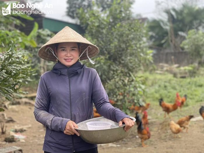 Chị Đa vui mừng khi cuộc sống đã ổn định, con cái chăm ngoan. Ảnh: Tiến Đông