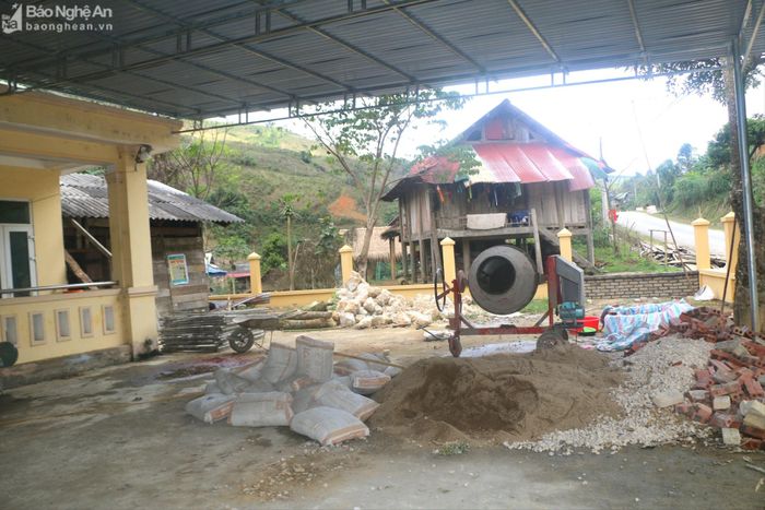  Nhà văn hóa cộng đồng bản Thằm Thẩm, xã Nhôn Mai, huyện Tương Dương đang được tu sửa phục vụ sinh hoạt văn hóa cộng đồng. Ảnh: Khánh Ly 