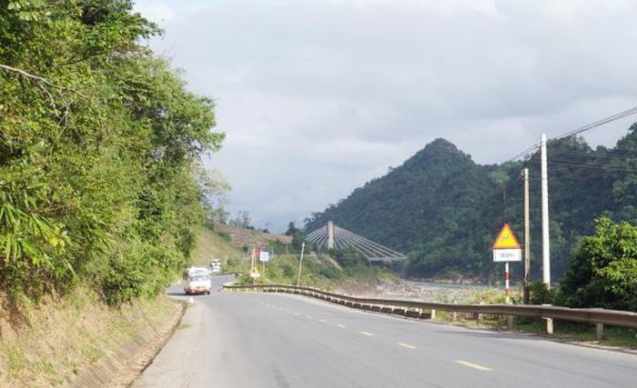 Tuyến Đường 9 qua huyện Đakrông, nơi thời gian qua lực lượng Công an đã phát hiện, bắt giữ hàng loạt vụ vận chuyển hàng cấm, hàng lậu.