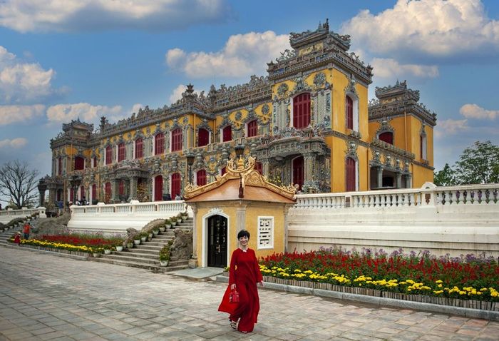 Ngắm điện Kiến Trung vừa phục dựng xong