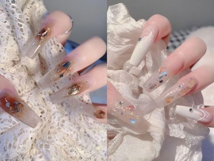 Nail trong suốt phù hợp với dáng móng dài.