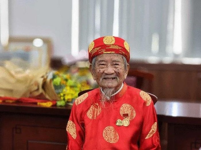 Sử gia Nguyễn Đình Tư (104 tuổi), tác giả bài viết