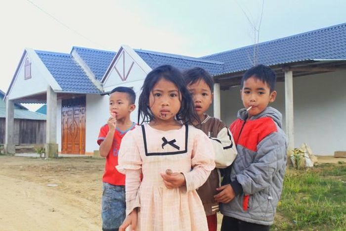 Trẻ em bé đồng bào Cơ Tu tại vùng biên giáp Lào - Ảnh: VGP/Minh Trang