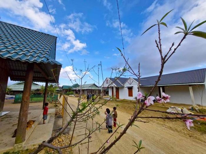 Sắc xuân về trên thôn bản xã Ch'ơm - Ảnh: VGP/Minh Trang
