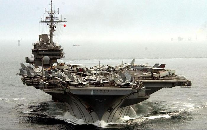 Là tàu sân bay của kỷ nguyên máy bay chiến đấu phản lực, lớp Kitty Hawk cũng đã bước vào kỷ nguyên tên lửa về mặt vũ khí tự vệ. Theo thiết kế ban đầu, tàu đầu tiên lớp Kitty Hawk, tàu thứ hai Constellation và tàu sân bay chạy bằng năng lượng hạt nhân Enterprise (lớp Enterprise, CVN65) sẽ được trang bị 4 bộ bệ phóng MK10 cho tên lửa Beagle, 