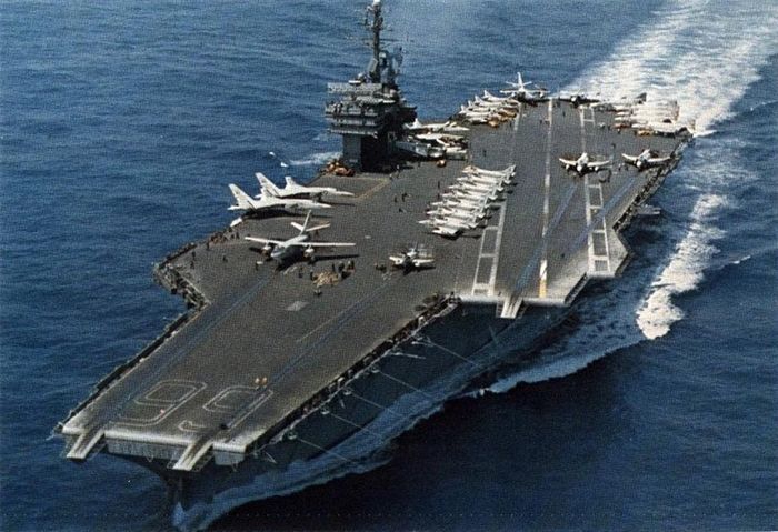 Con tàu thứ ba, USS America, được chế tạo để giải quyết tình trạng thiếu tàu sân bay của Hải quân Mỹ vào thời điểm đó. Những năm 1960, cuộc tranh giành quyền bá chủ giữa Mỹ và Liên Xô bước vào giai đoạn khốc liệt. Lúc này cuộc khủng hoảng tên lửa Cuba gần như đã kéo thế giới vào vực thẳm của chiến tranh hạt nhân.