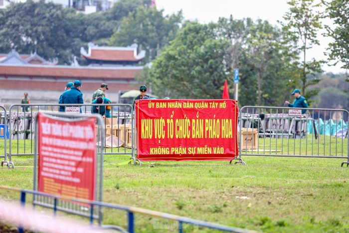 Điểm bắn pháo hoa tại quận Tây Hồ thay đổi so với mọi năm.