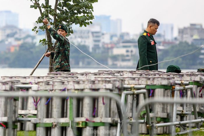 Khoảng 500 quả pháo được bắn tại đây trong 15 phút.