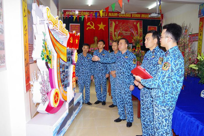 Bình báo tường xuân