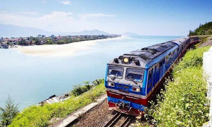 Chuyến tàu cuối năm chở những yêu thương và háo hức (Ảnh minh họa)