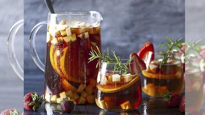 Những ly rượu hoa quả dưỡng nhan.