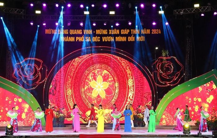  Nhiều tiết mục nghệ thuật đặc sắc diễn ra tại chương trình