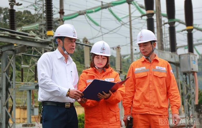  Nhịp làm việc ngày tết tại Trạm 110 kV không khác là bao so với ngày thường. 