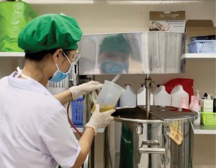 Khâu pha chế và trộn đều để cho ra sản phẩm 