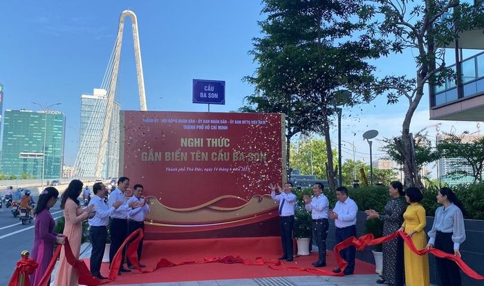 Cầu Thủ Thiêm 2 thông xe vào cuối tháng 4/2023, đến giữa tháng 6/2023 được đổi tên thành cầu Ba Son.