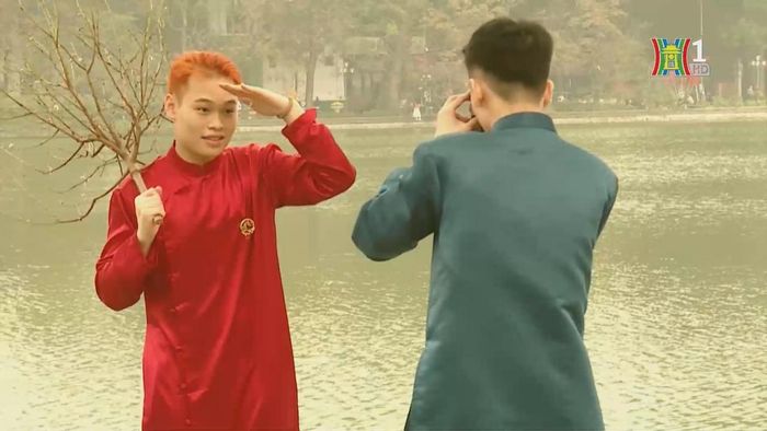 Các bạn trẻ xa quê hương trở về ăn tết đều muốn có những tấm hình lưu niệm trong những ngày đặc biệt này