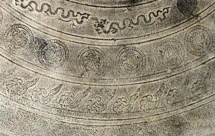 Văn “mây như ý” trang trí trên mặt trống Bình Yên, thời Lý, các thế kỷ XI - XII (Nguồn: Bảo tàng tỉnh Thanh Hóa)