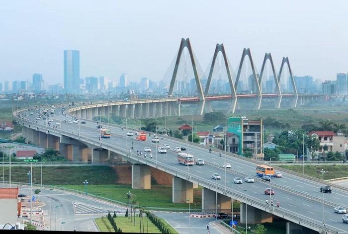 Hạ tầng đô thị Hà Nội phát triển ngày càng hiện đại hơn. (Ảnh: Công Hùng)