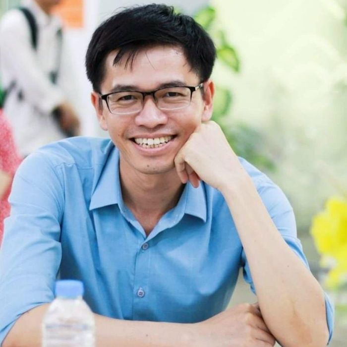Tác giả Trần Đình Ba dành nhiều quan tâm đến đề tài lịch sử. Anh là tác giả của nhiều cuốn sách nghiên cứu được bạn đọc yêu thích